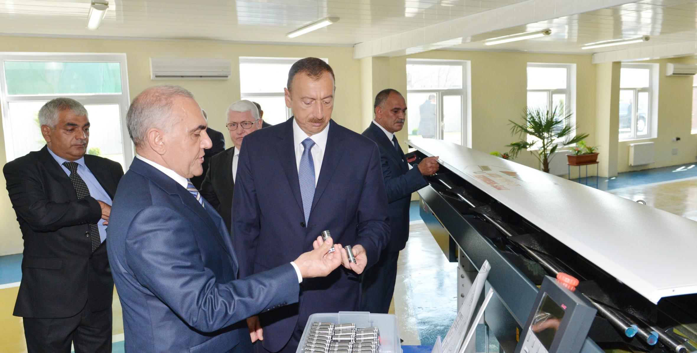 Prezident İlham Əliyev Müdafiə Sənayesi Nazirliyinin Telemexanika zavodu ilə tanış oldu