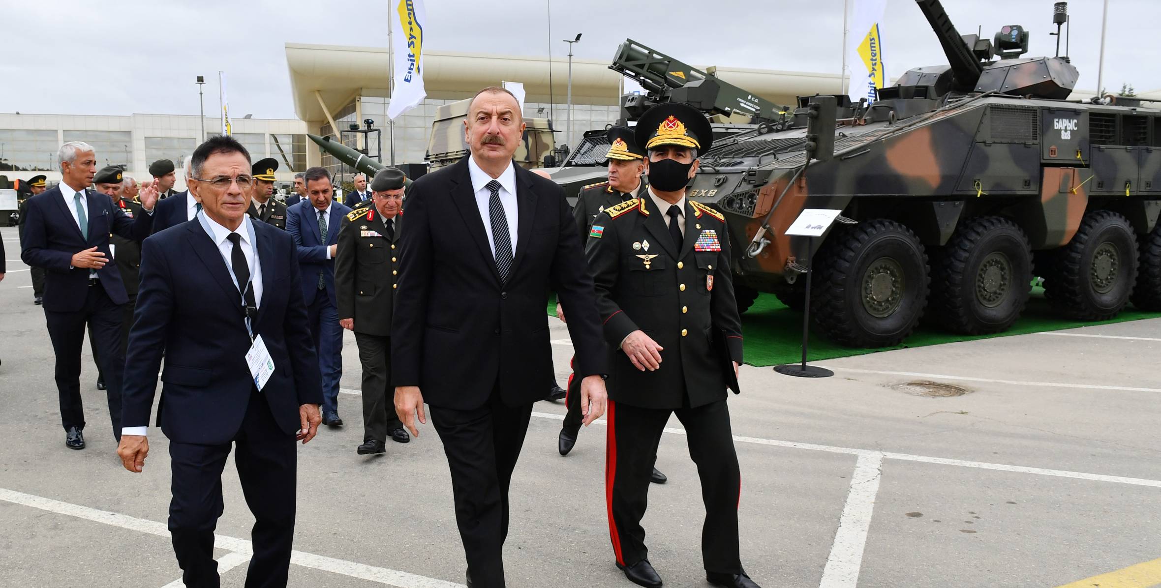 Prezident İlham Əliyev 4-cü “ADEX” və 13-cü “Securex Caspian” sərgiləri ilə tanış olub