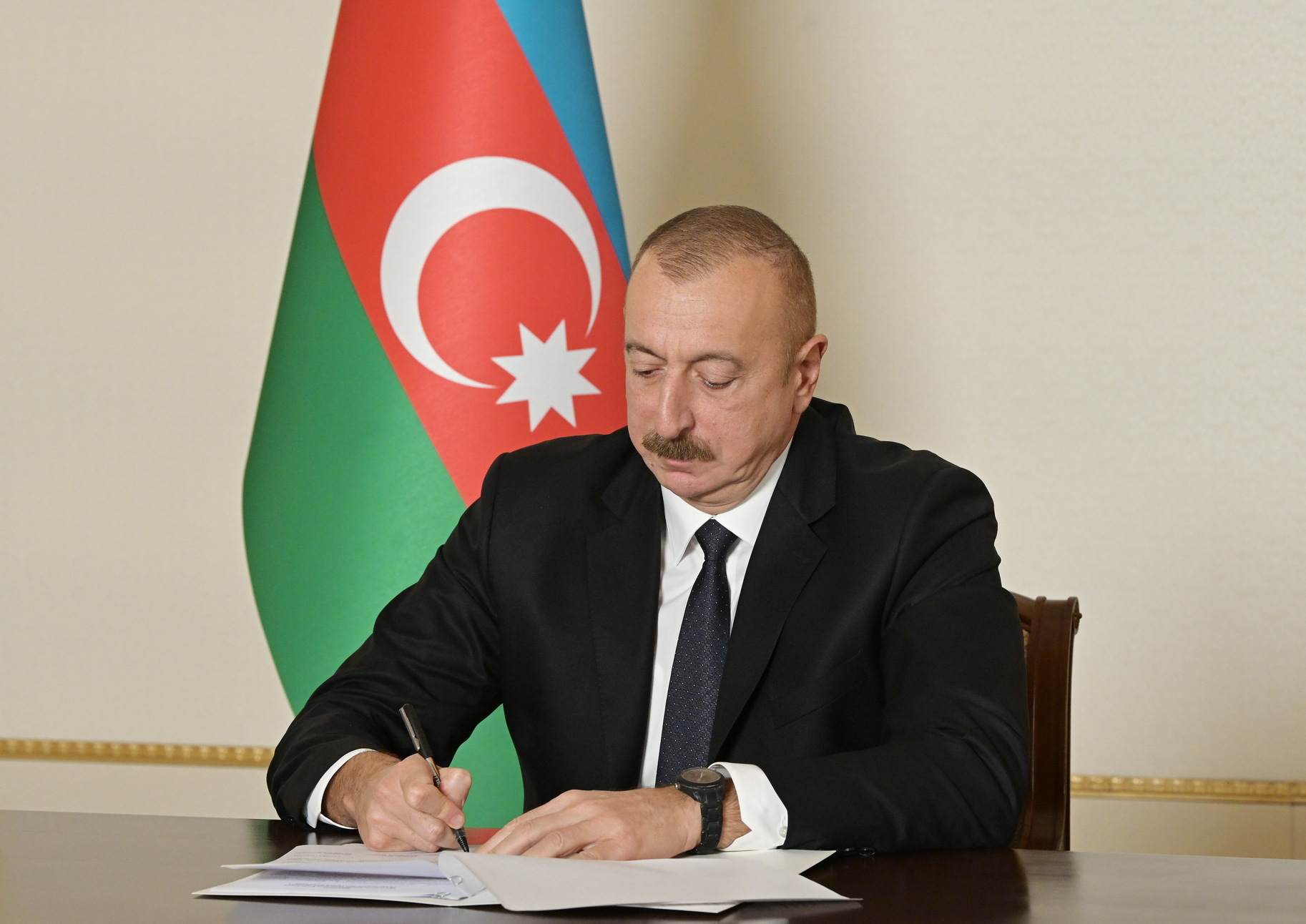 M.Q.Quliyevin Azərbaycan Respublikasının müdafiə sənayesi naziri vəzifəsindən azad edilməsi haqqında Azərbaycan Respublikası Prezidentinin Sərəncamı