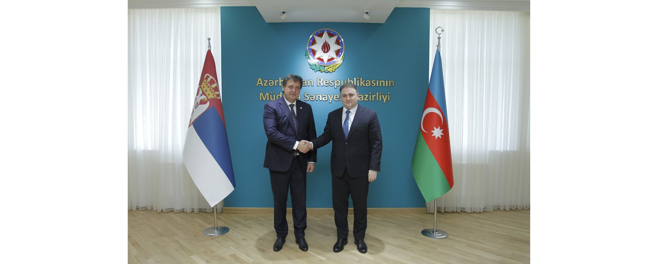 Vüqar Mustafayev Serbiyanın müdafiə naziri ilə görüşüb