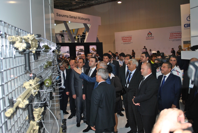 "ADEX-2014" sərgisini ziyarət edən  Gürcüstanın Baş naziri İrakli Qaribaşvili  Müdafə Sənayesi Nazirliyinin stendində oldu