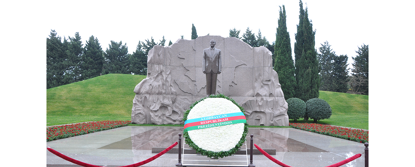 Müdafiə Sənayesi Nazirliyində Ümummilli Lider Heydər Əliyevin əziz xatirəsi yad edilib
