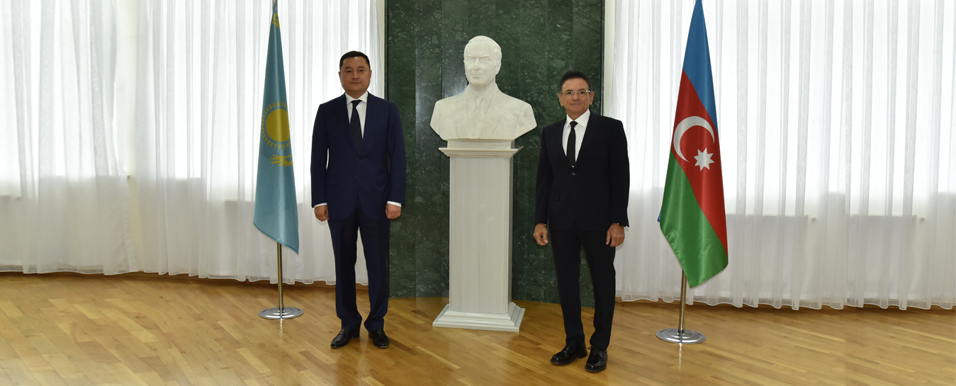 Müdafiə sənayesi naziri Mədət Quliyev Qazaxıstan Respublikasının Sənaye və İnfrastrukturun İnkişafı Nazirliyinin nümayəndə heyətini qəbul edib